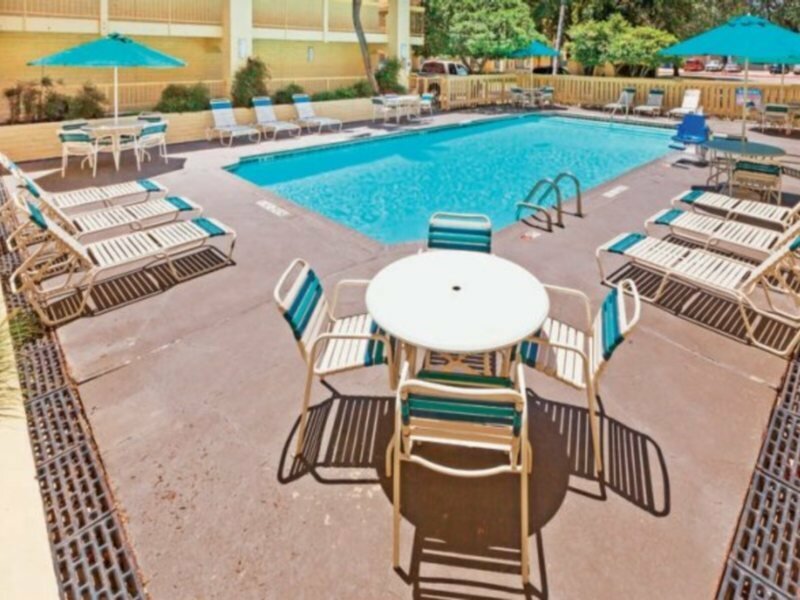 Фото Super 8 by Wyndham San Antonio Near SeaWorld Ingram Park