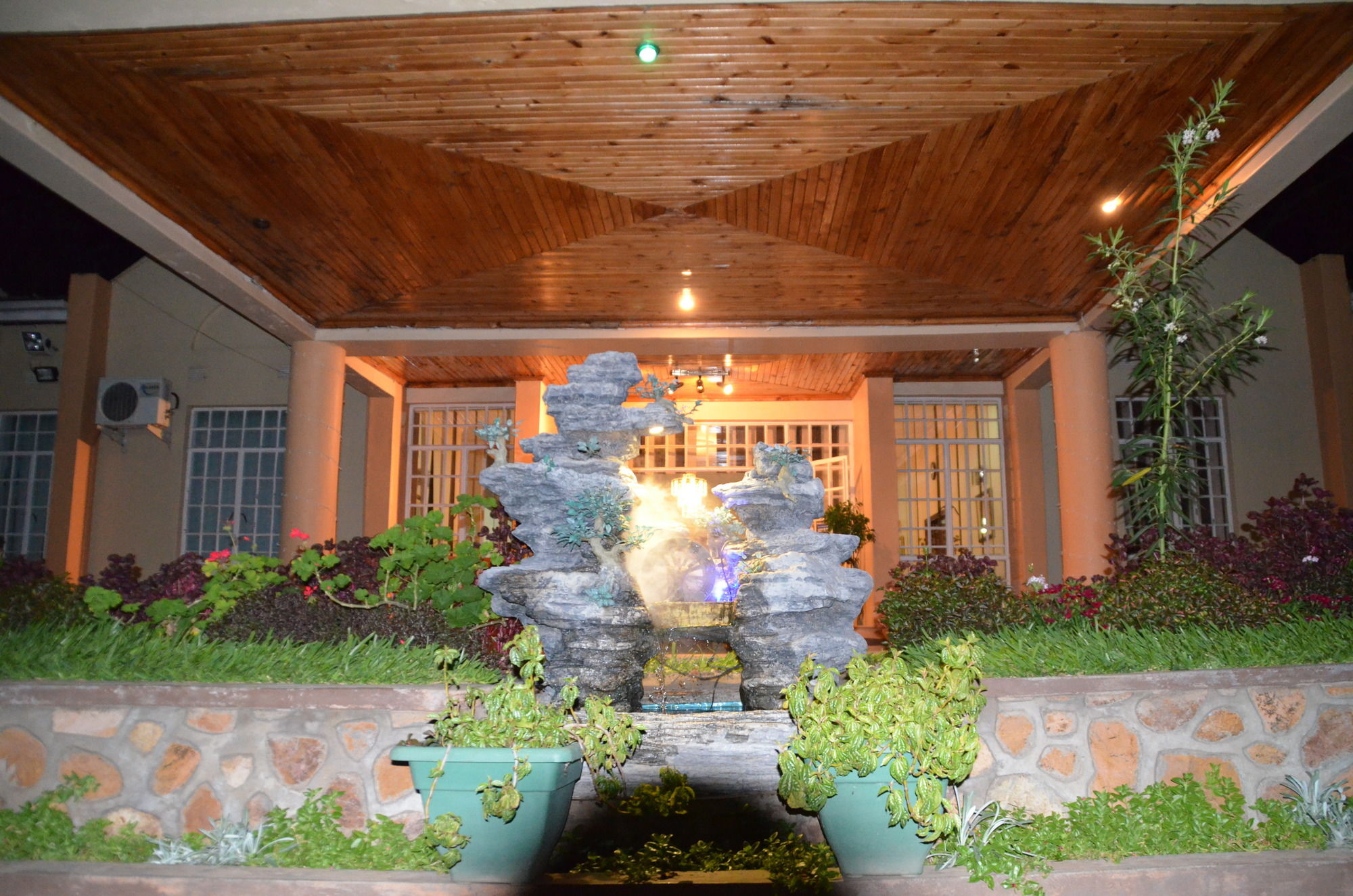 Фото Riverside Hotel and Conference Centre