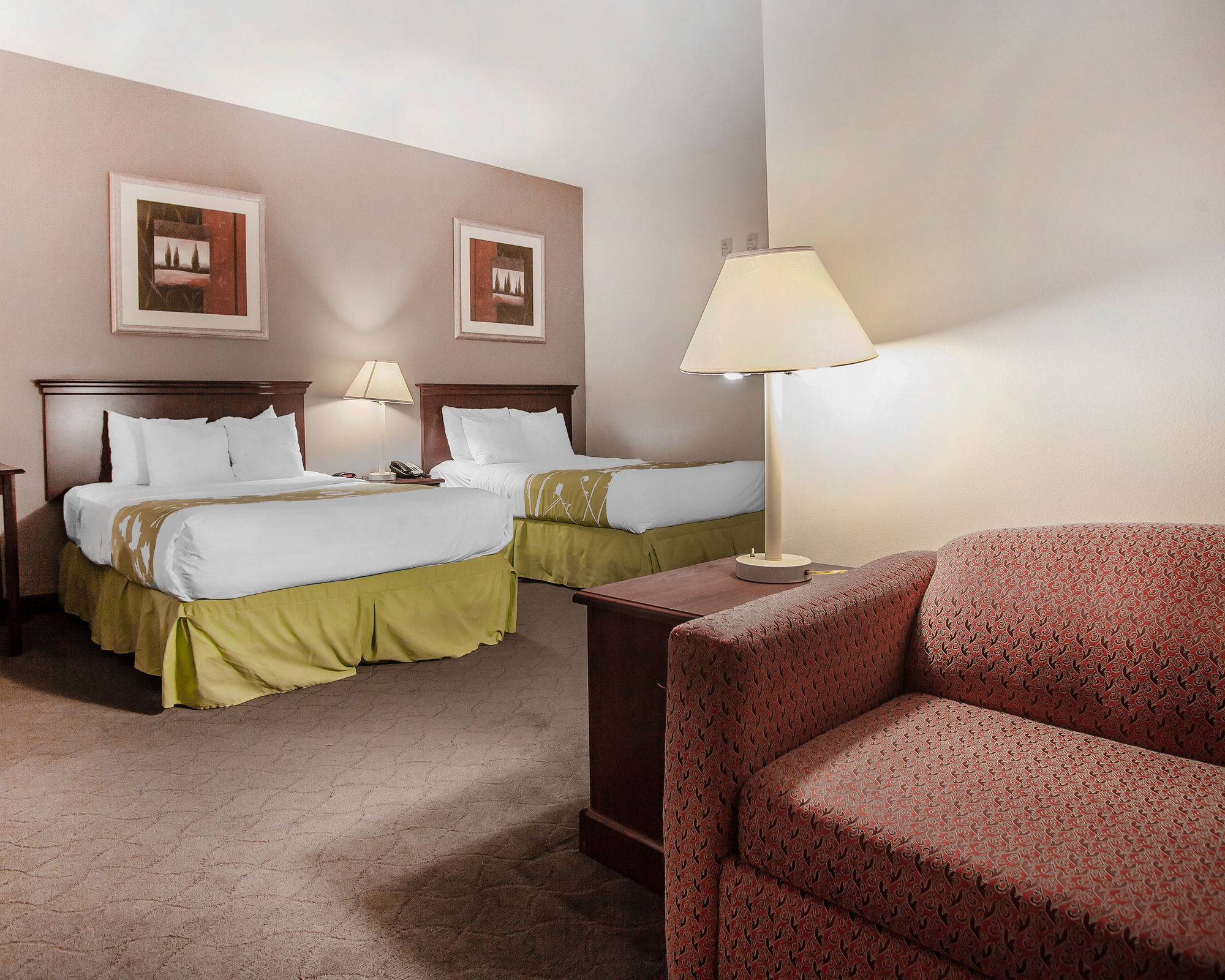 Фото Econo Lodge Inn & Suites Fairgrounds