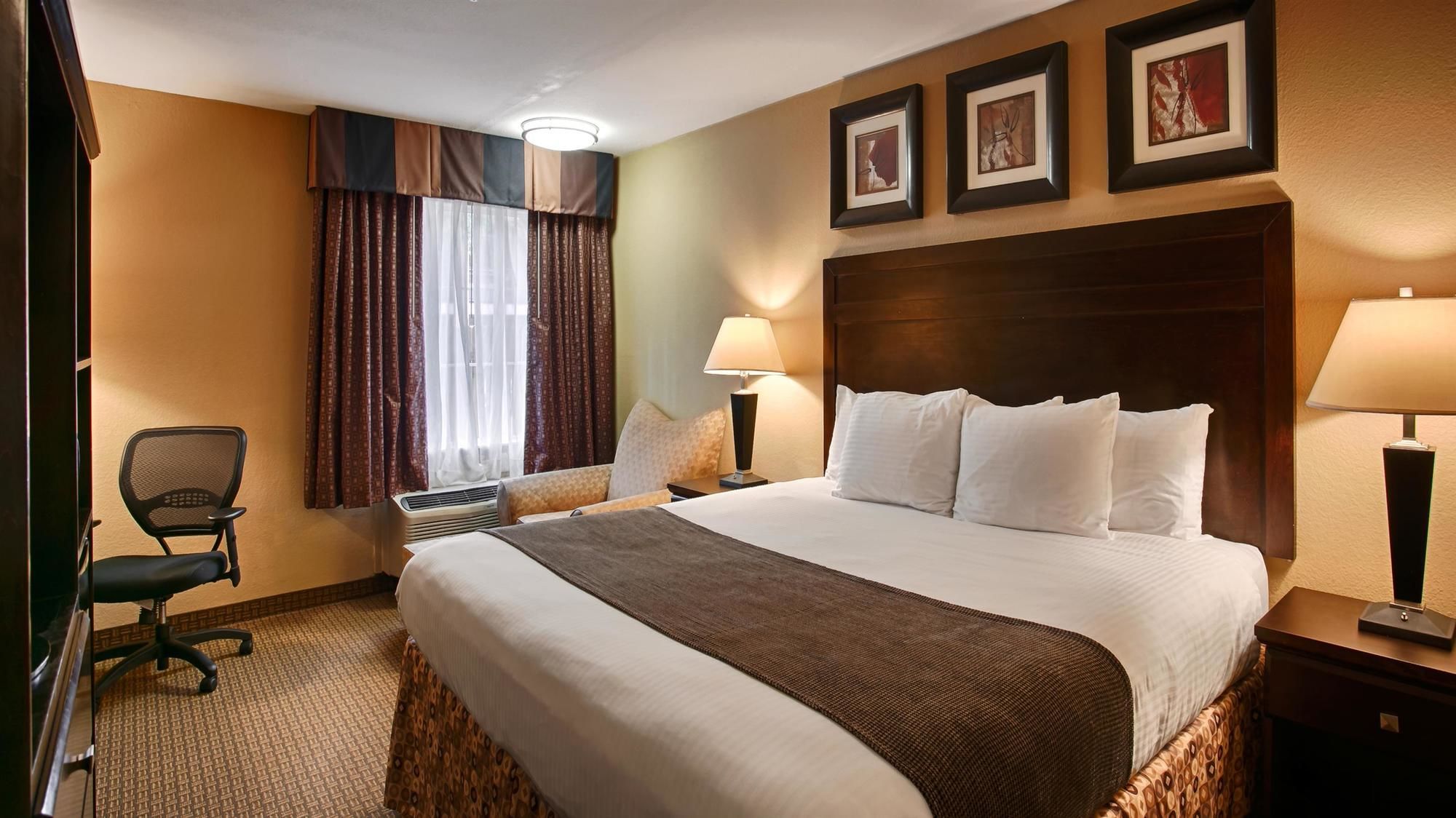 Фото Best Western Lafayette Inn