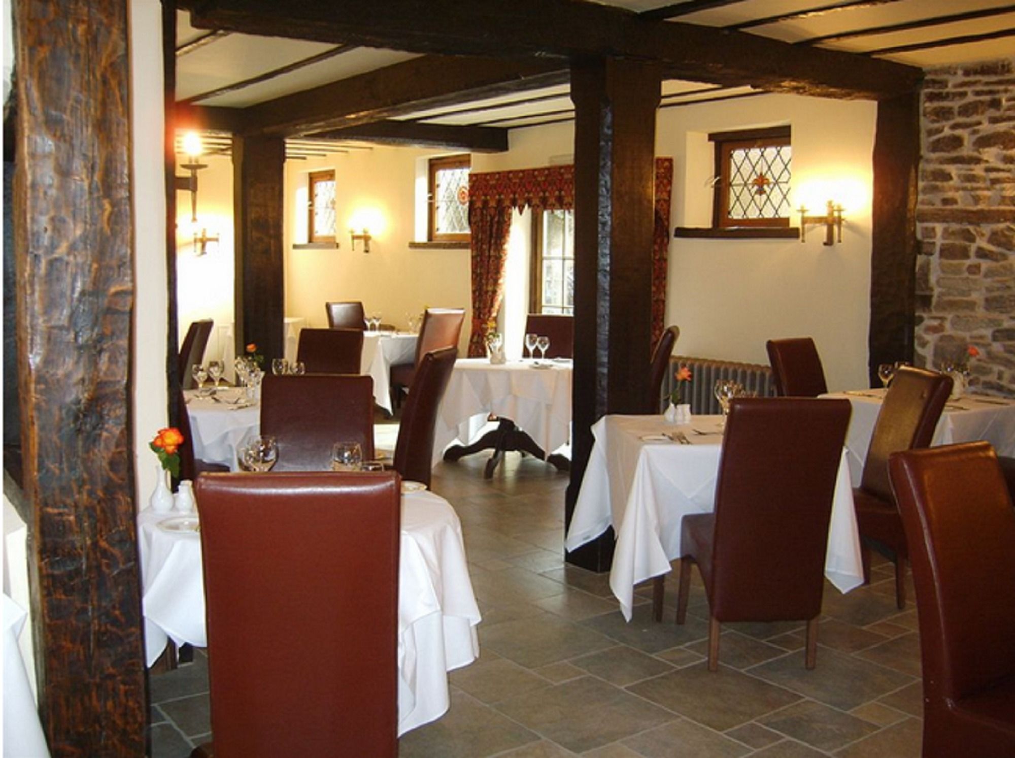 Фото The Feathers Hotel