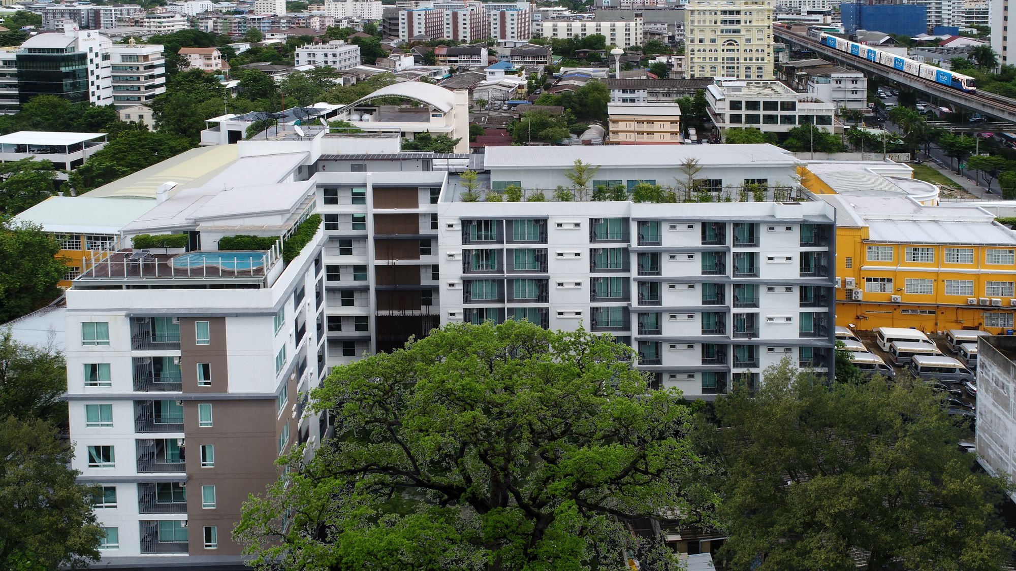 Фото Hotel Amber Sukhumvit 85