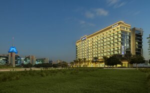 فندق راديسون بلو (Radisson Blu Hotel, Dubai Silicon Oasis, Mushraif, Dubai) ، فندق