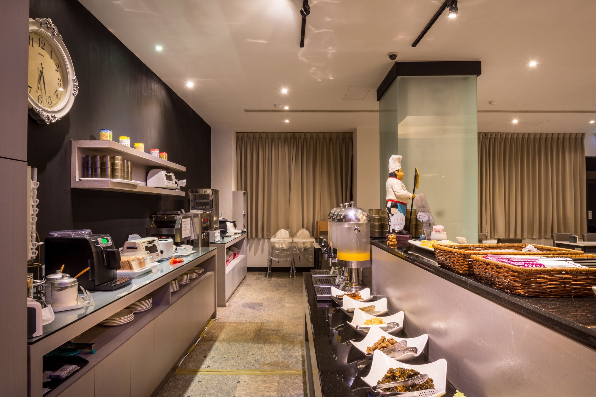 Фото Country Garden Hotel