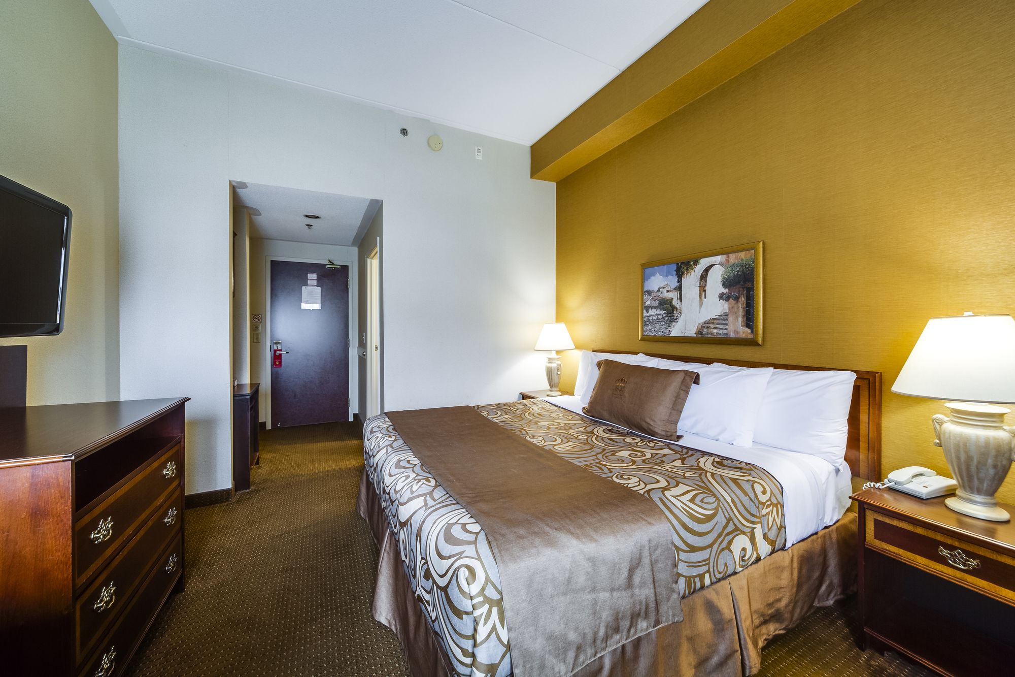 Фото Monte Carlo Inn - Brampton Suites