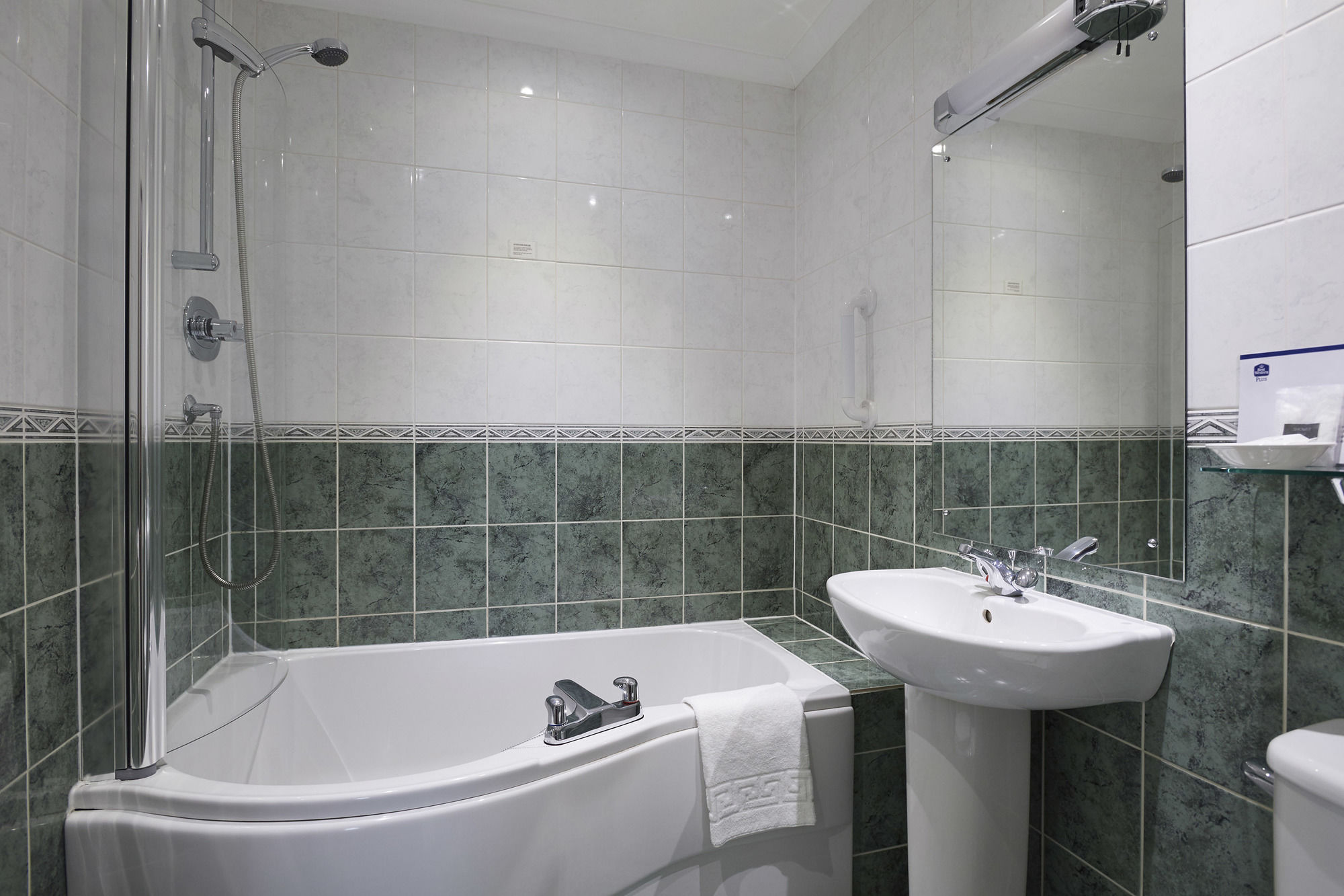 Фото Lochardil House Hotel