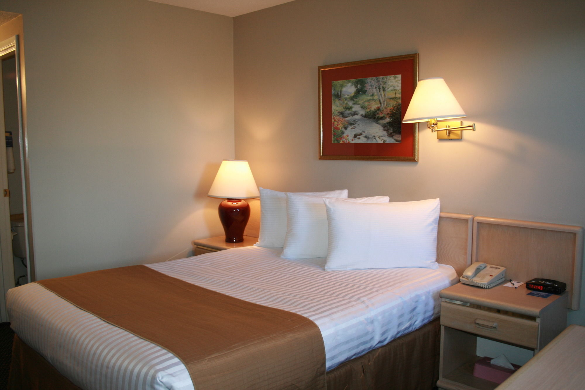 Фото Travelodge by Wyndham Courtenay