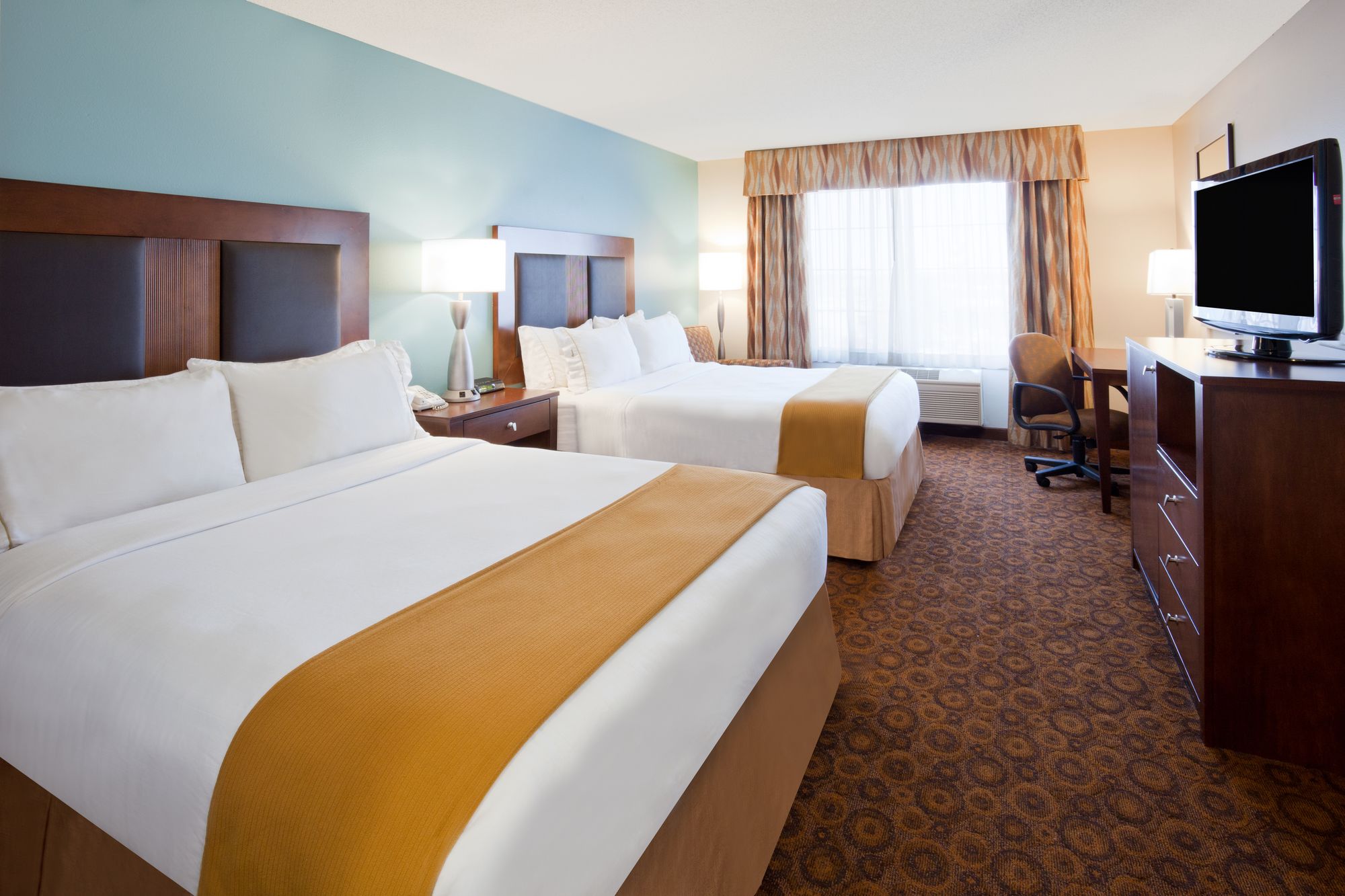 Фото Holiday Inn Express Hotel & Suites St. Cloud, an Ihg Hotel