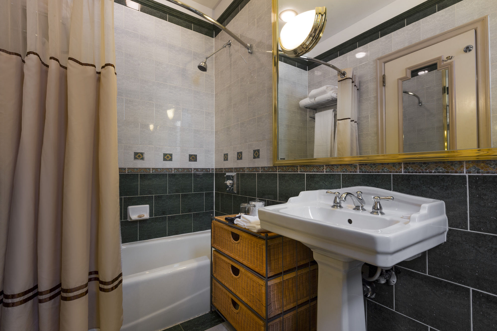 Фото Casablanca Hotel by Library Hotel Collection