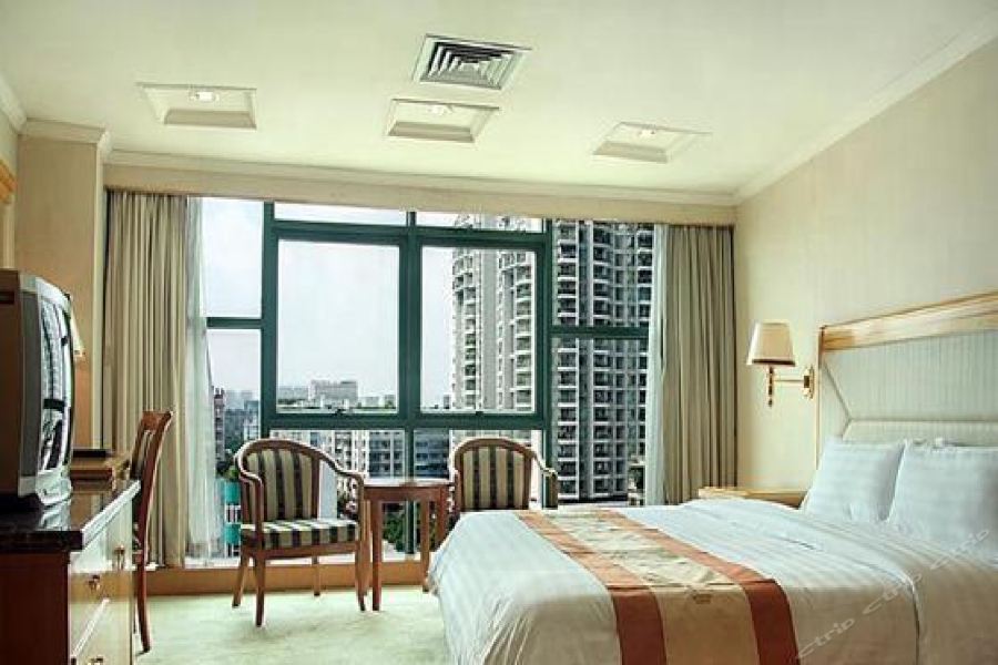 Фото New Pearl River Hotel