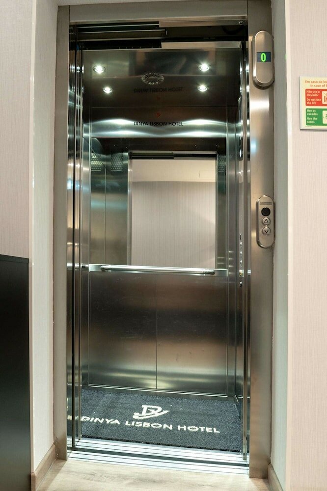 Фото Dinya Lisbon Hotel & Lounge Bar