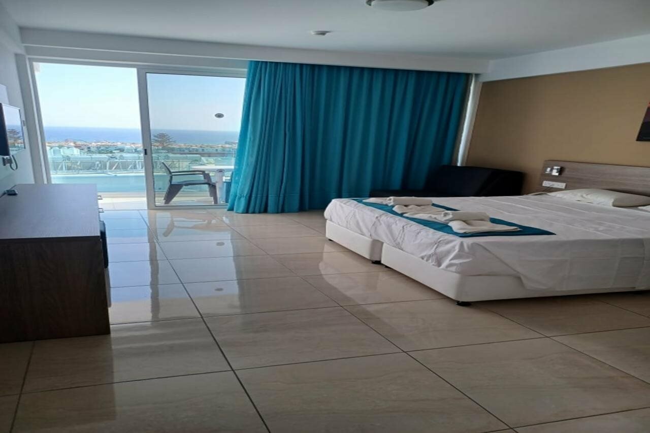 Фото Sunny Blue Hotel