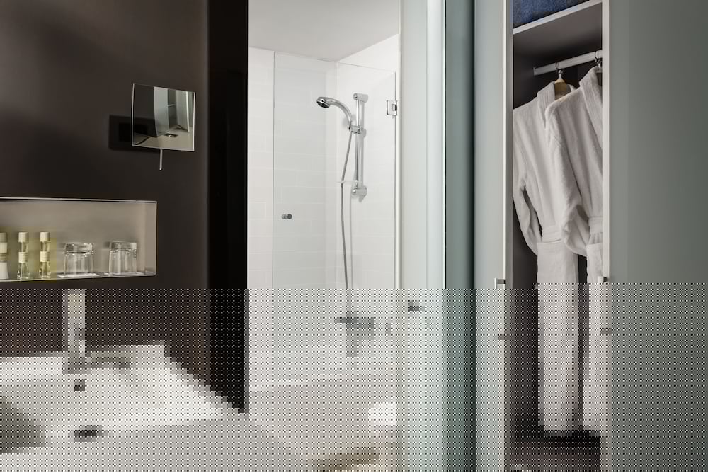 Фото Ikonik Angli