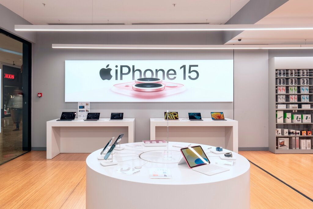 Electronics store ISpace, Baku, photo