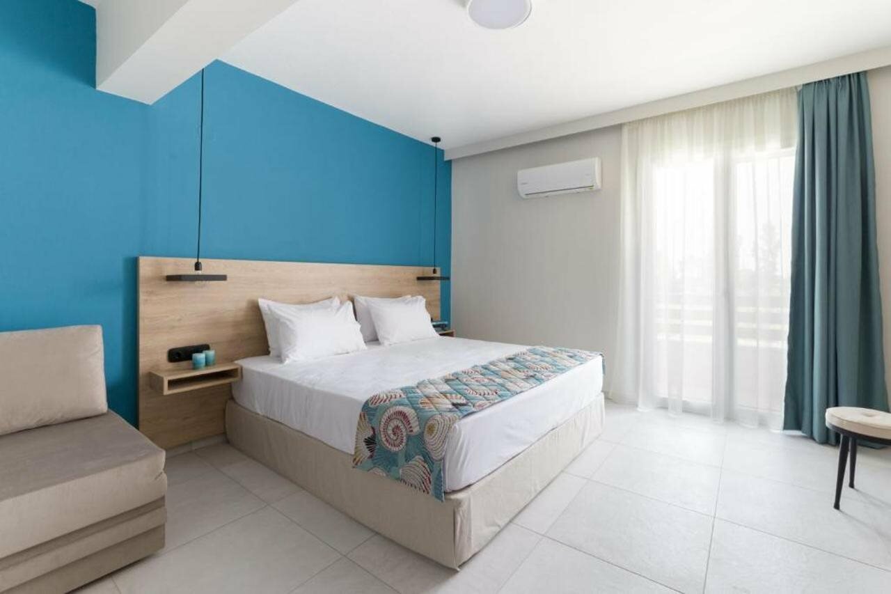 Фото Mythic Summer Hotel