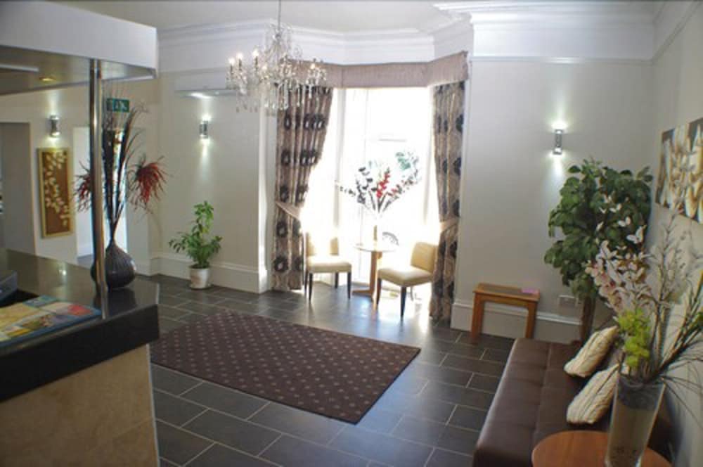 Фото The Croham Hotel