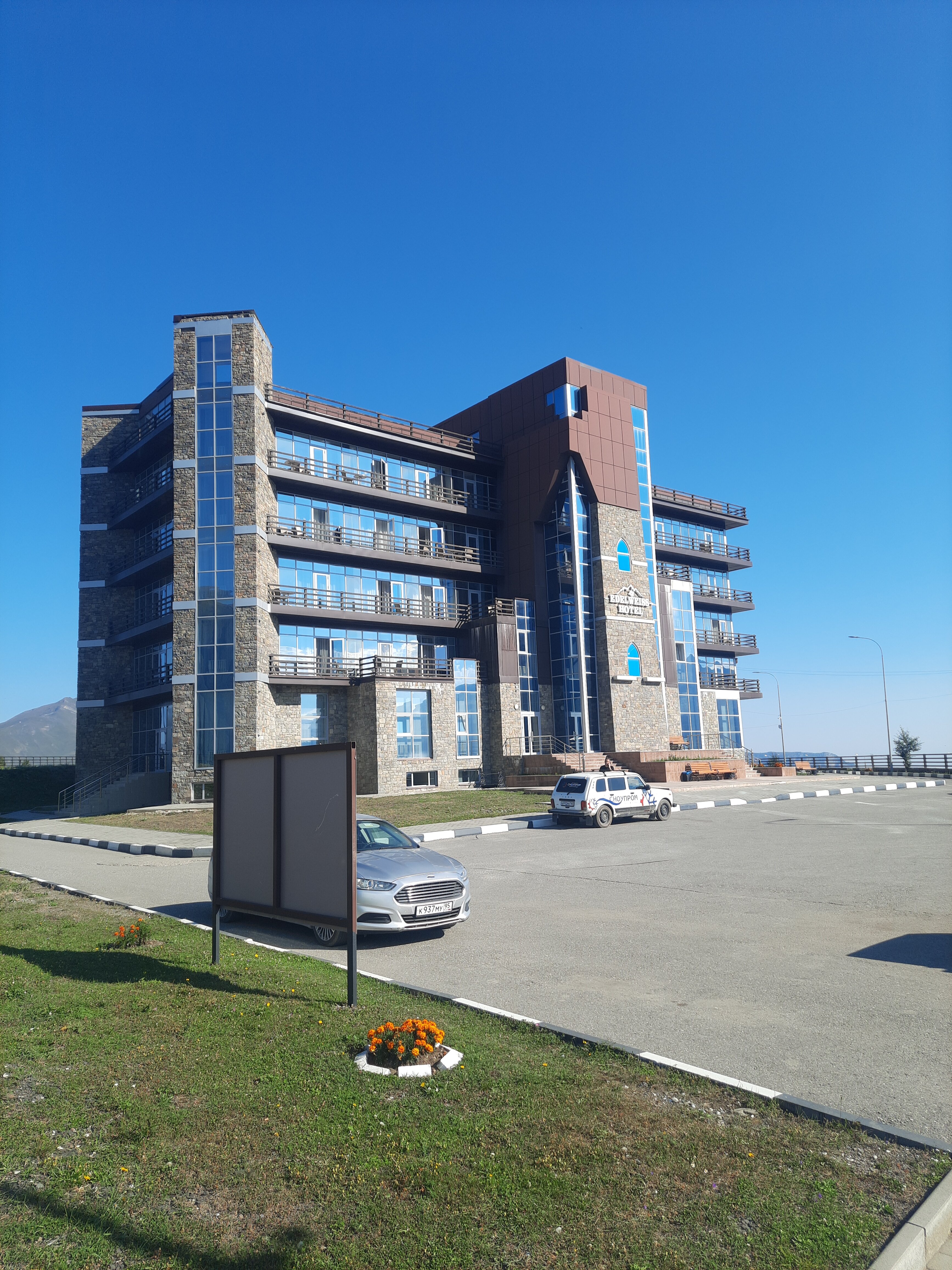 Фото Edelweiss Hotel