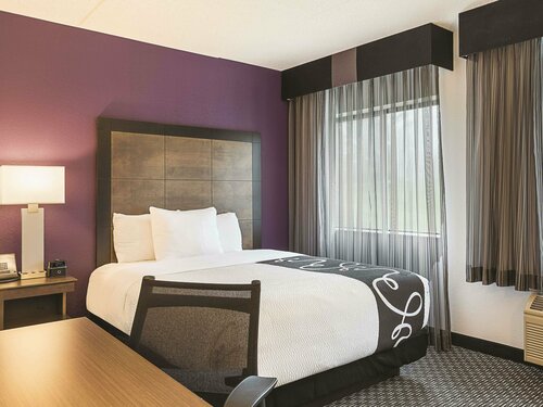 Гостиница La Quinta Inn & Suites by Wyndham Baltimore Bwi Airport