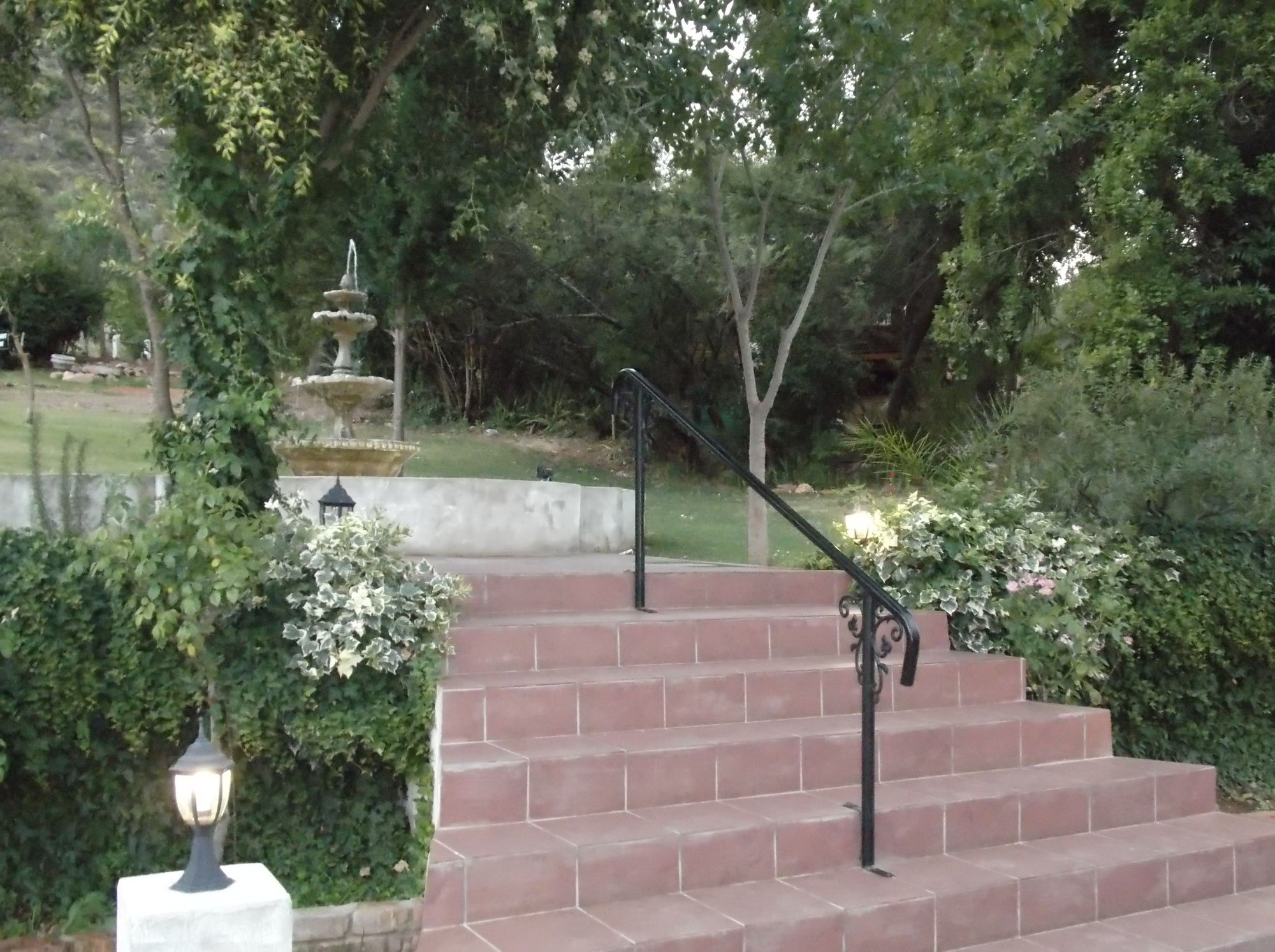 Фото Old Mill Lodge, Working Ostrich Farm & Restaurant, Oudtshoorn