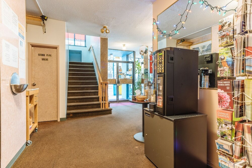 Фото English Bay Hotel