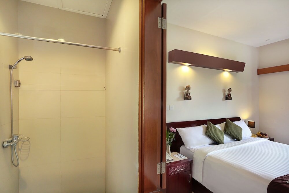 Фото Respati Beach Hotel