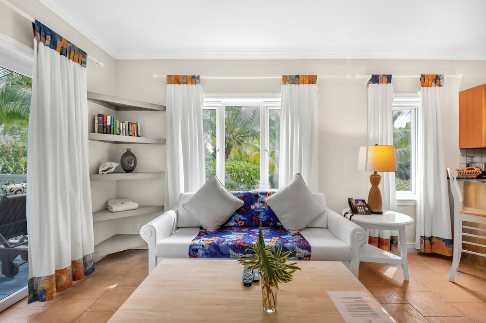 Фото Pineapple Fields Boutique Condo Hotel