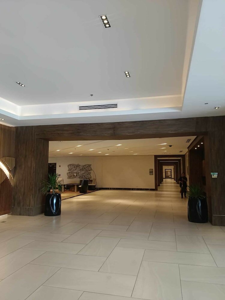 Фото 8 Newtown Boulevard