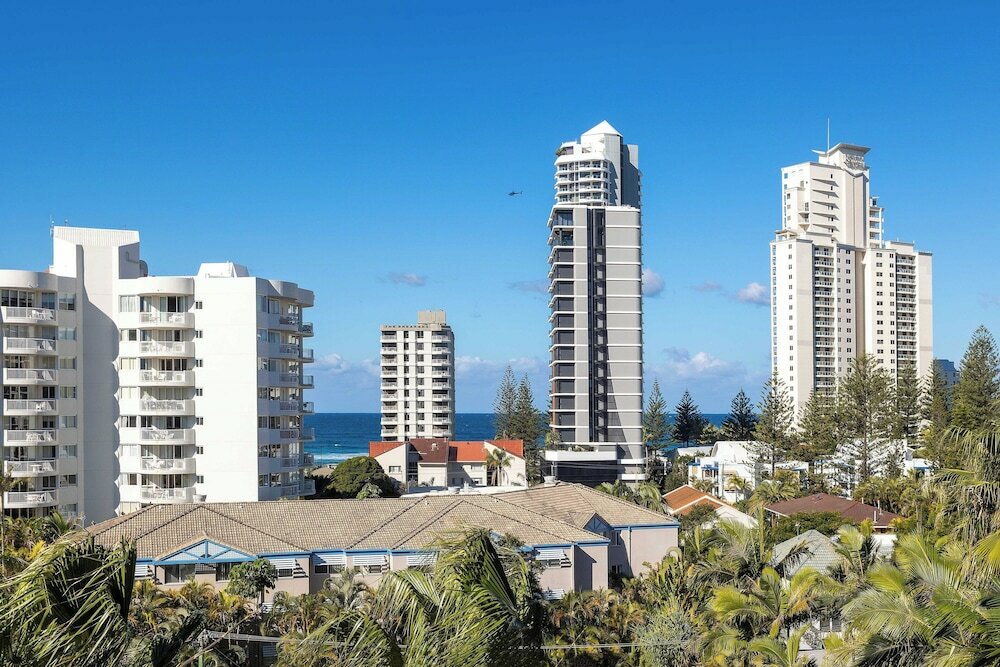 Фото Surfers Paradise Studio with Ocean Views