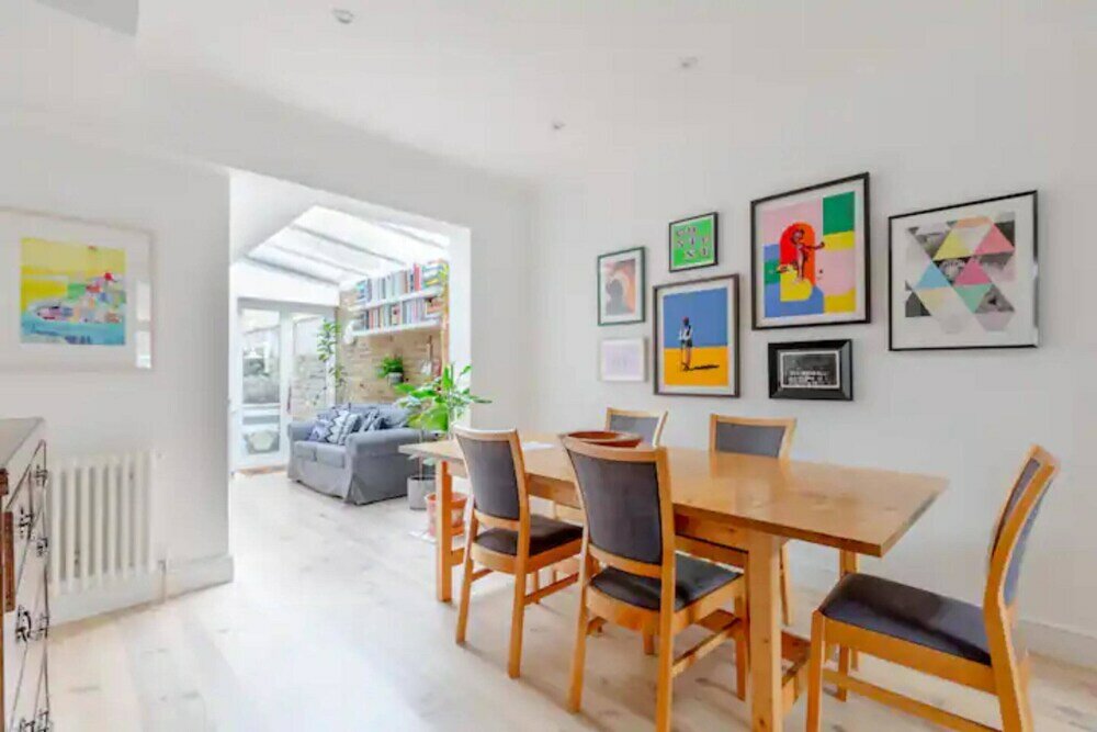 Фото Beautifully Designed 2bd House - by Queen's Park!