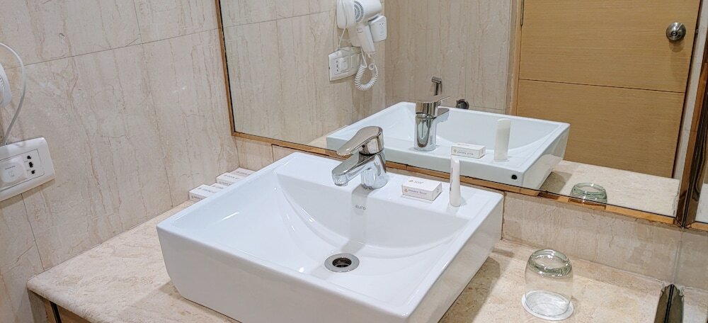 Фото Radiant Globus Hotel