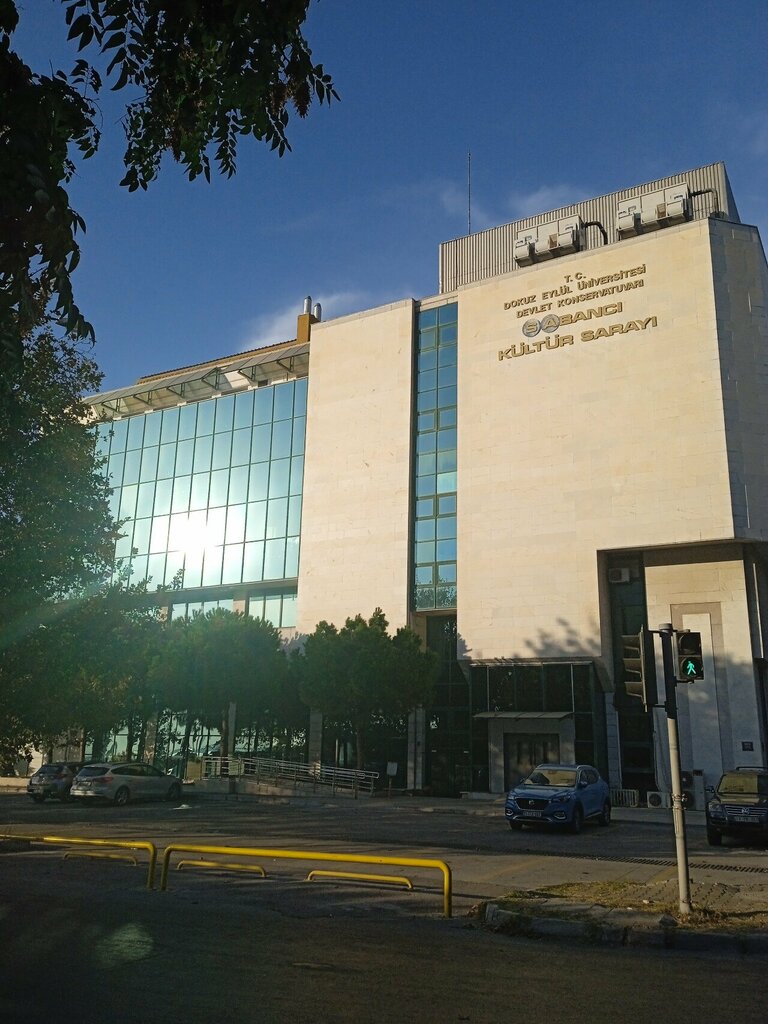 مركز ثقافي Sabanci Cultural Center ، إزمير، صورة