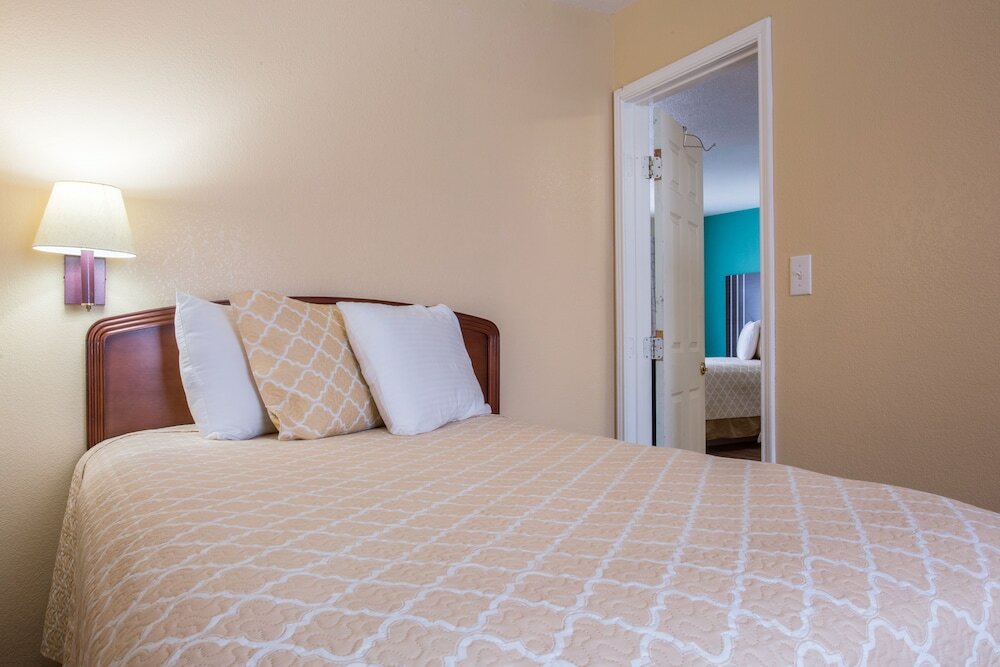 Фото Pinn Road Inn and Suites