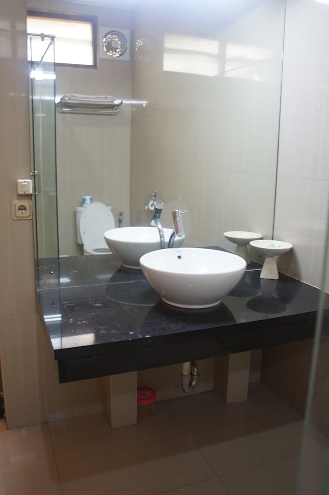 Фото Puri Naga Beachfront Cottages