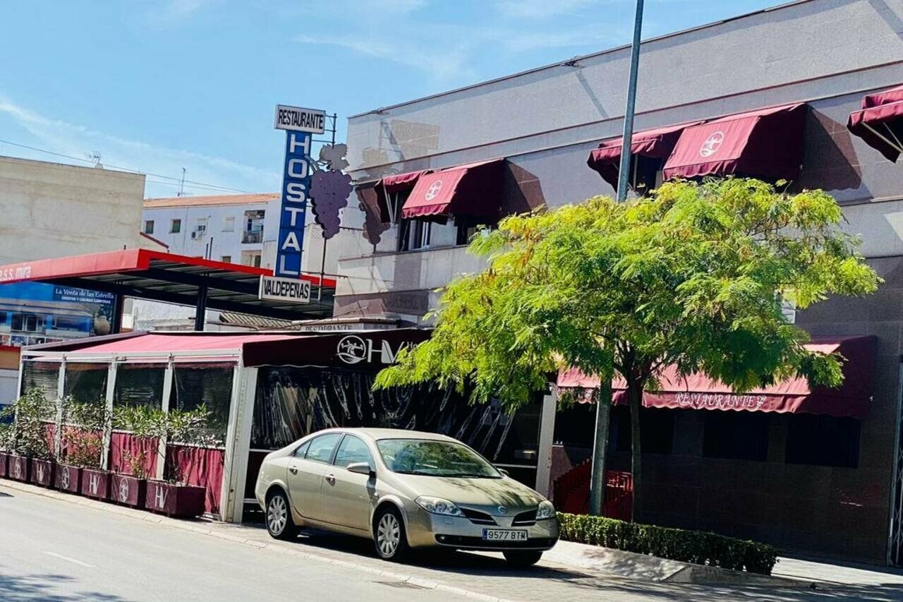 Фото Hostal Valdepeñas by Bossh Hotels