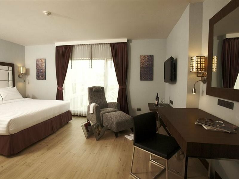 Фото Отель Sukhumvit Suites