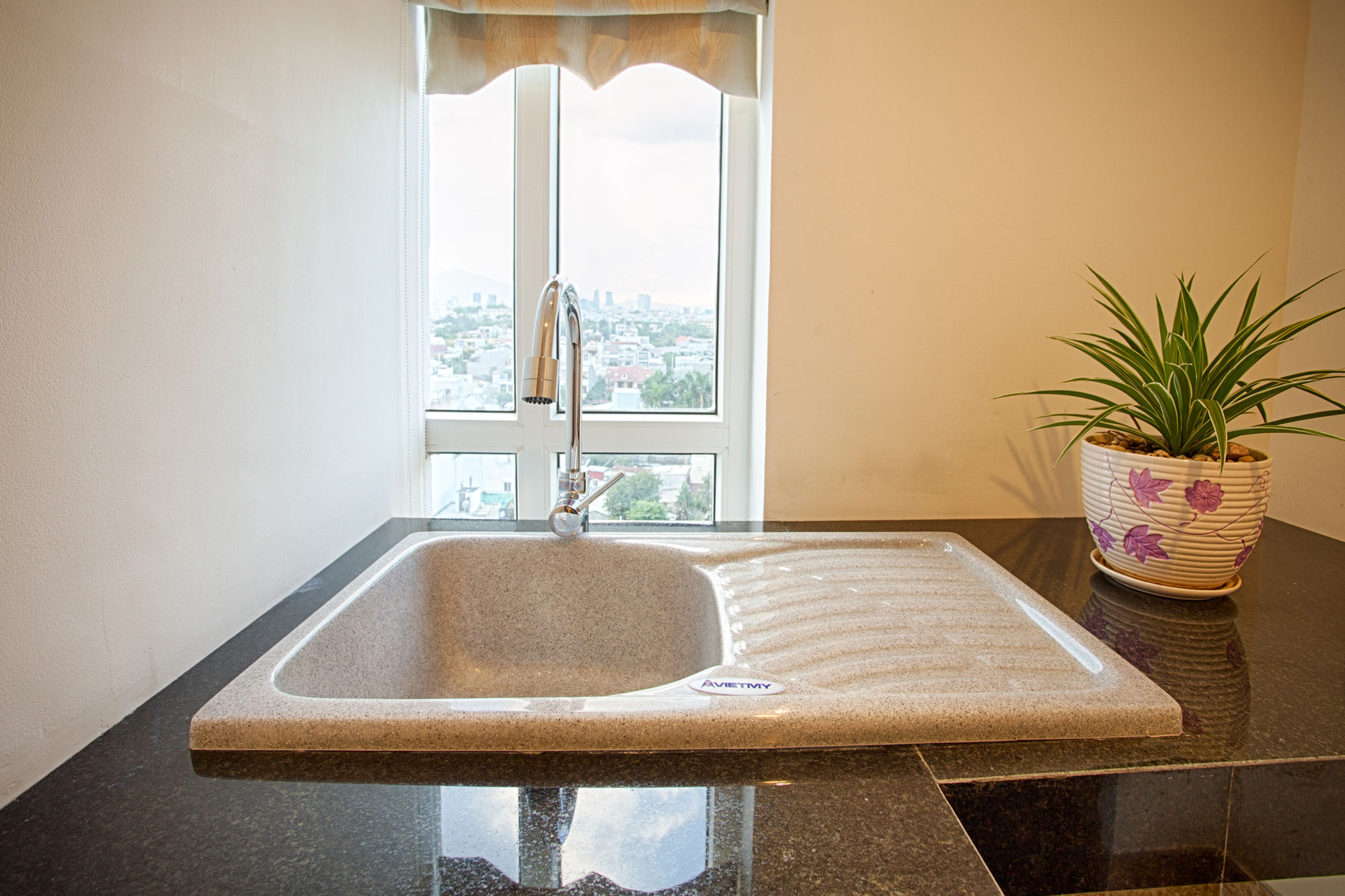 Фото Titan Hotel