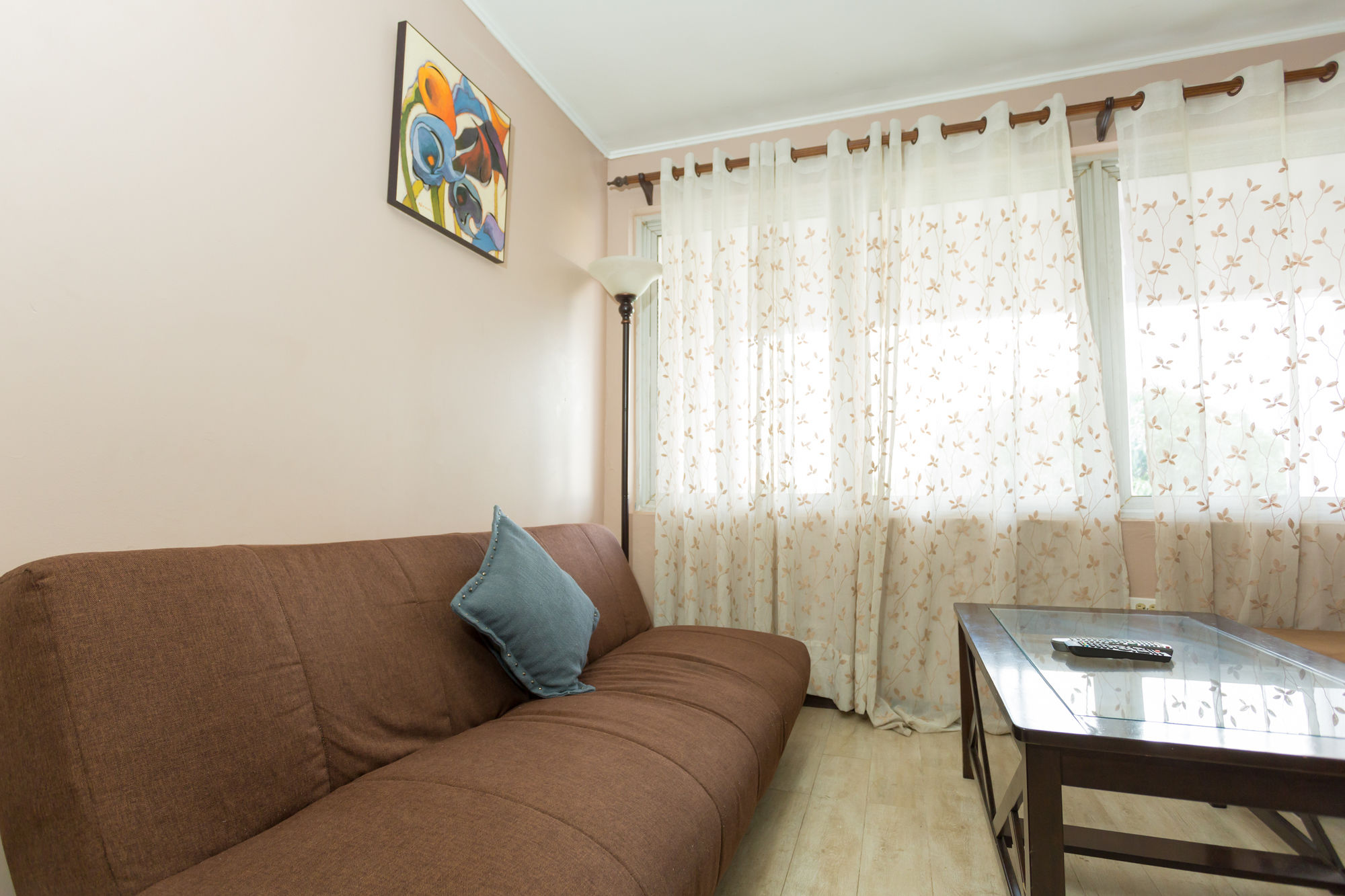 Фото New Kingston Ca Guest Apartment VI