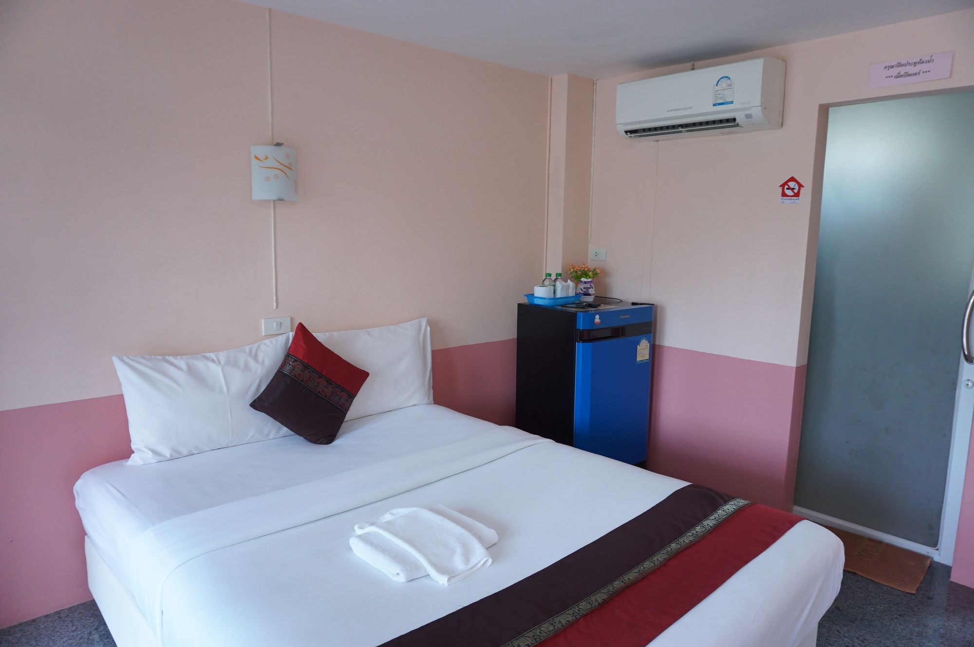 Фото B and B Hotel