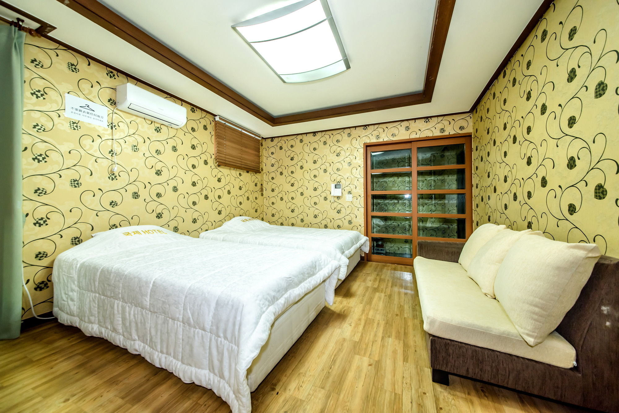 Фото Jeju International Hotel