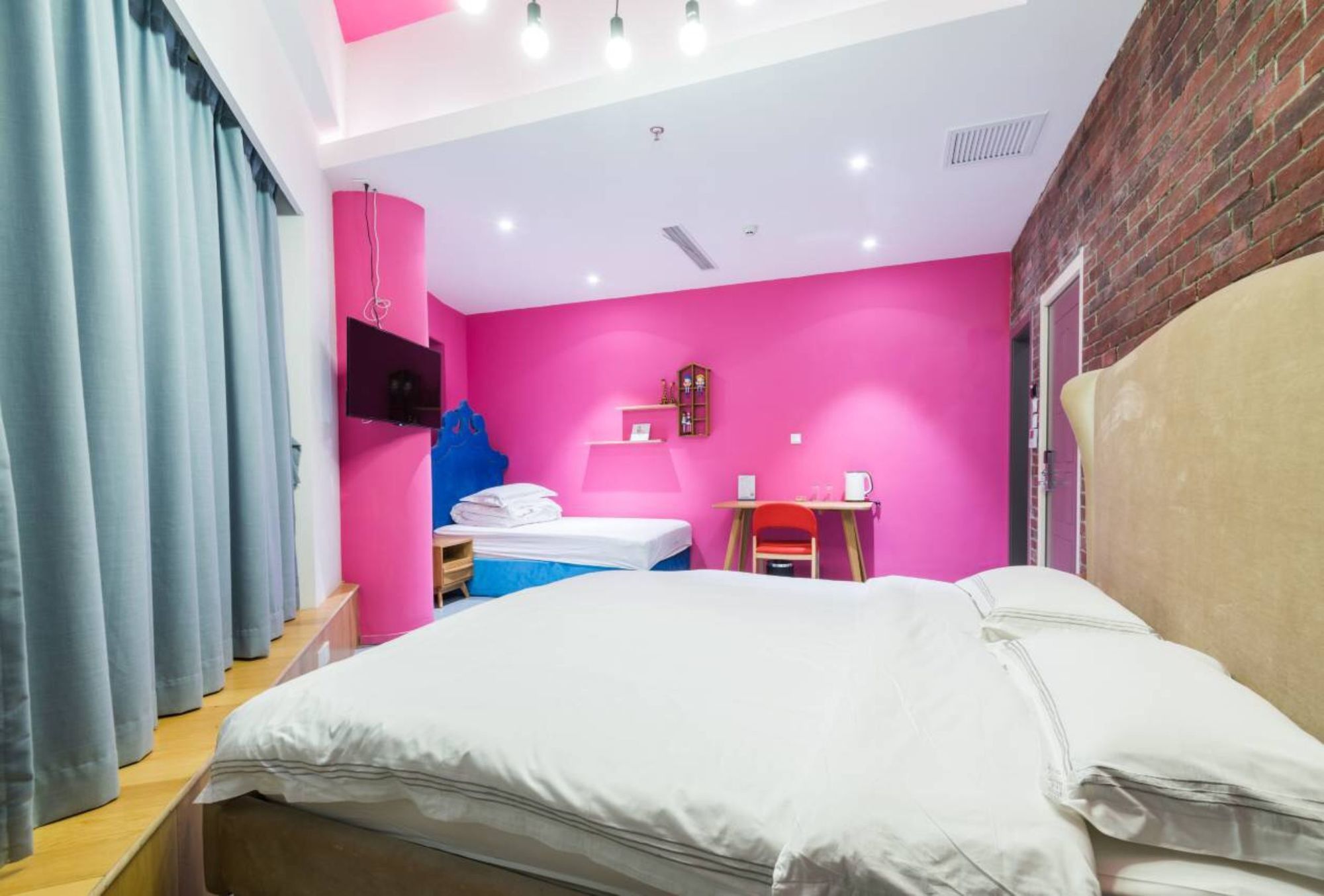 Фото J Trip Youth Hostel