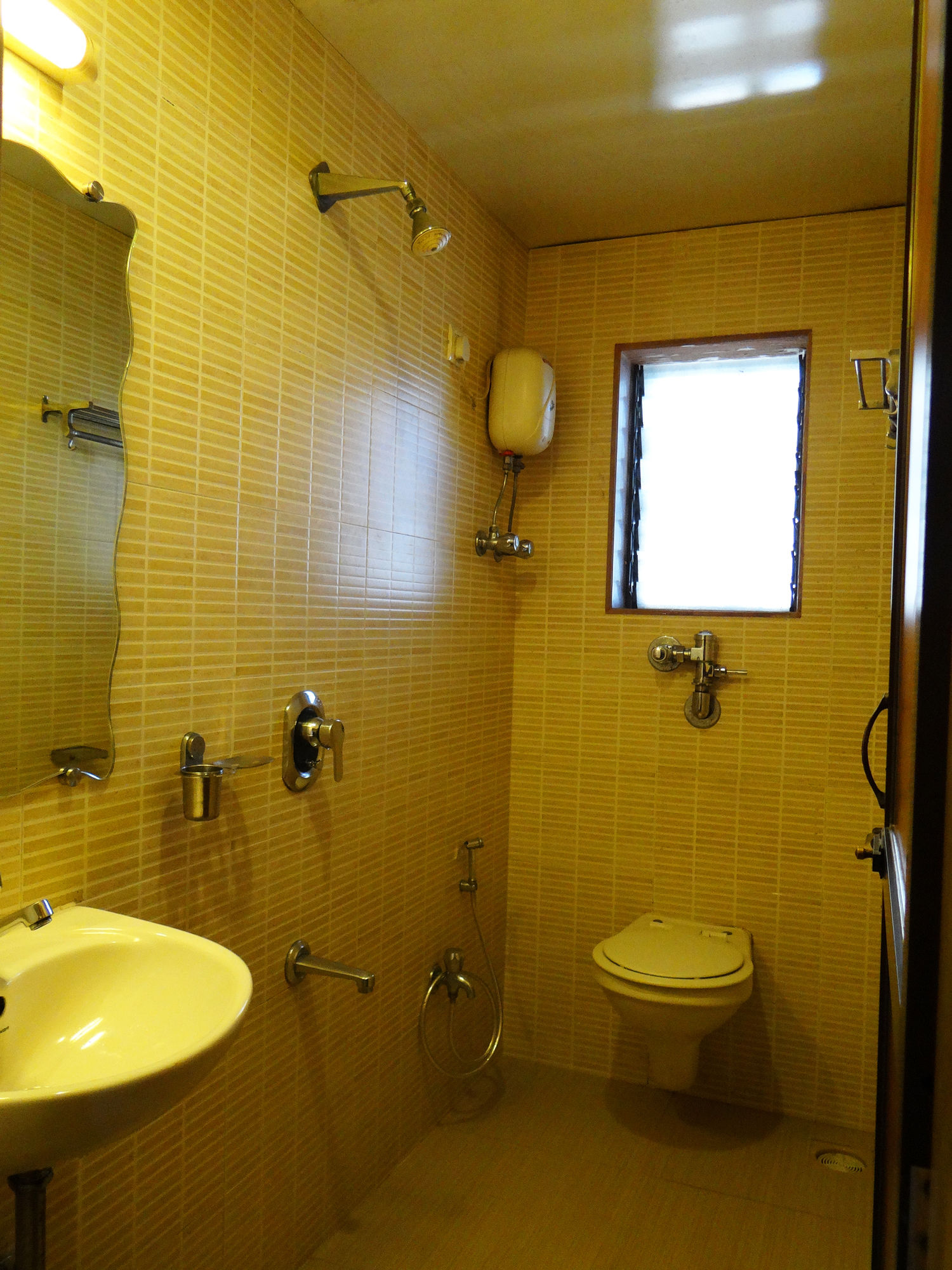Фото Lucky Hotel Bandra