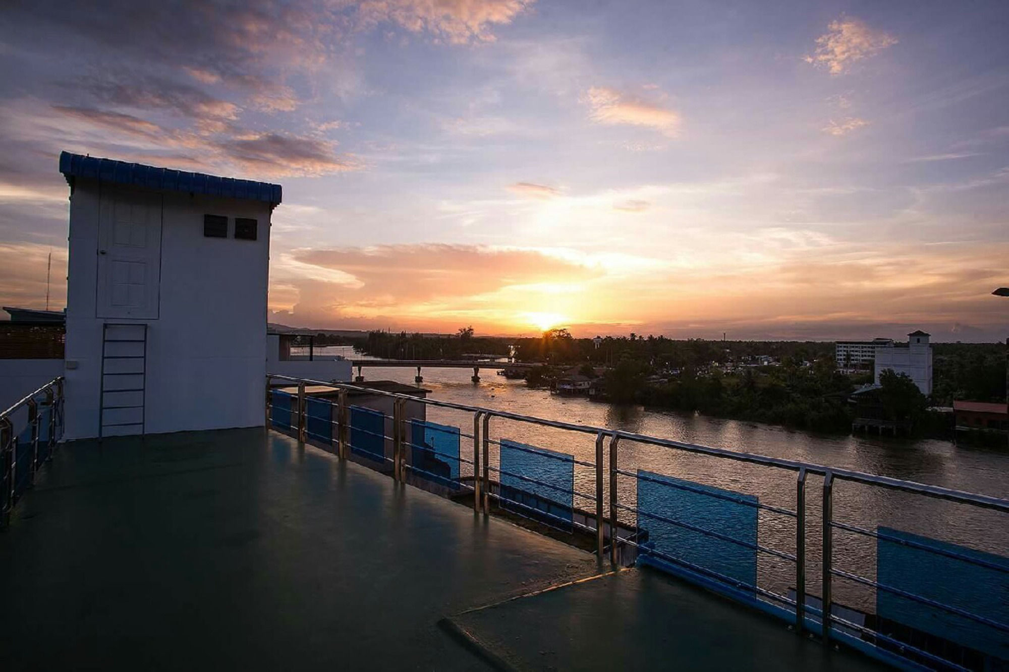 Фото The Port Hostel by Suwatchai