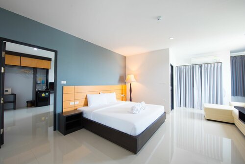 Гостиница Lee Hotel в Сураттани