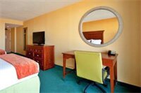 Фото Holiday Inn Express Hotel & Suites Va Beach Oceanfront, an Ihg Hotel