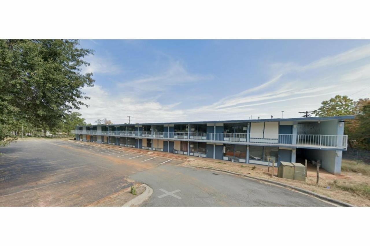 Фото Lamplighter Inn by Oyo Charlotte Airport Area