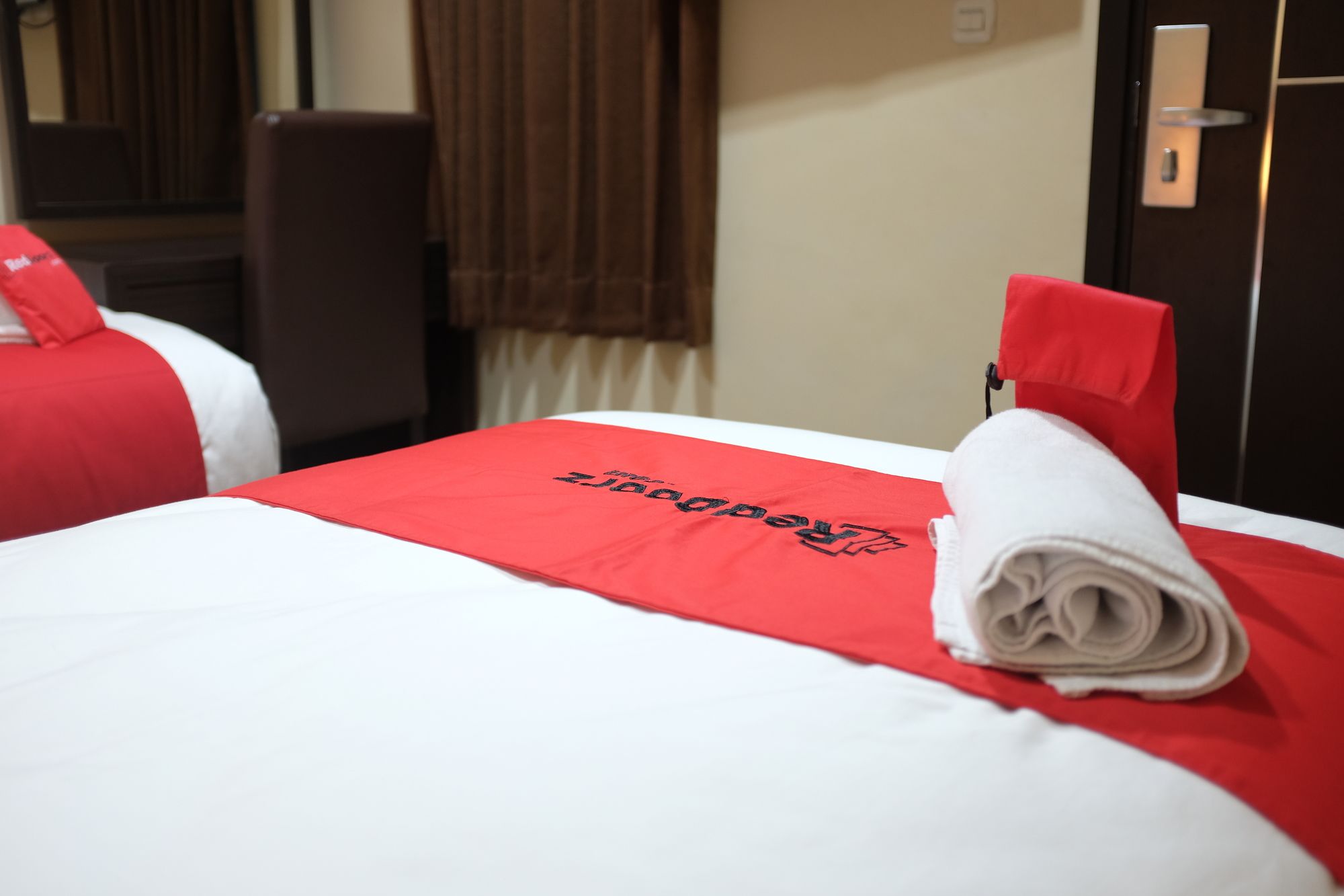 Фото RedDoorz Plus @ Thamrin