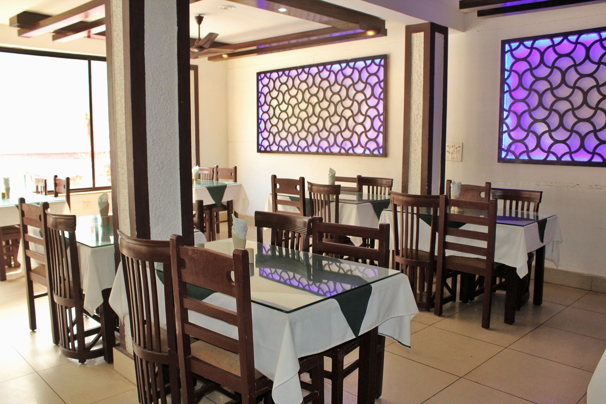 Фото Hotel Ishan A Riverside Retreat