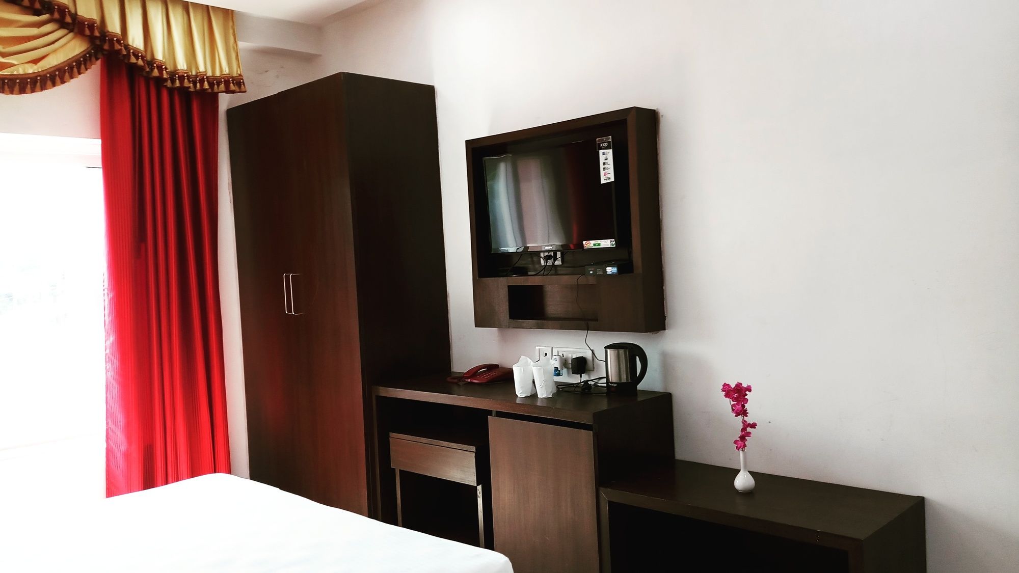 Фото Bodhgaya Seven Inn Hotel n Restaurant