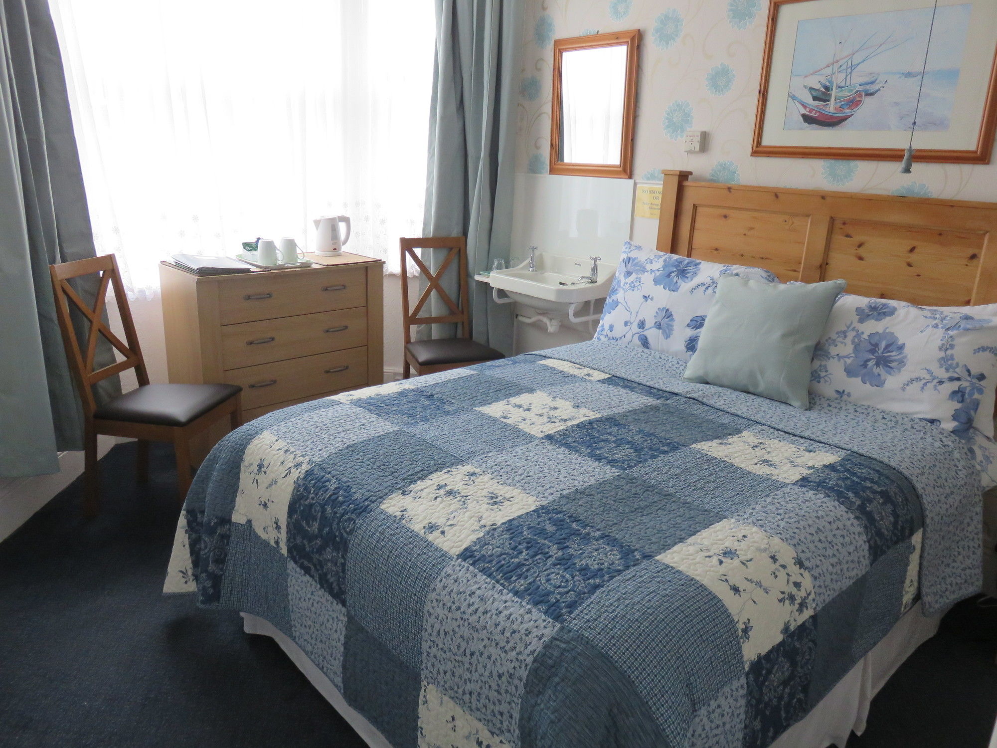 Фото Ainsley Court Guest House