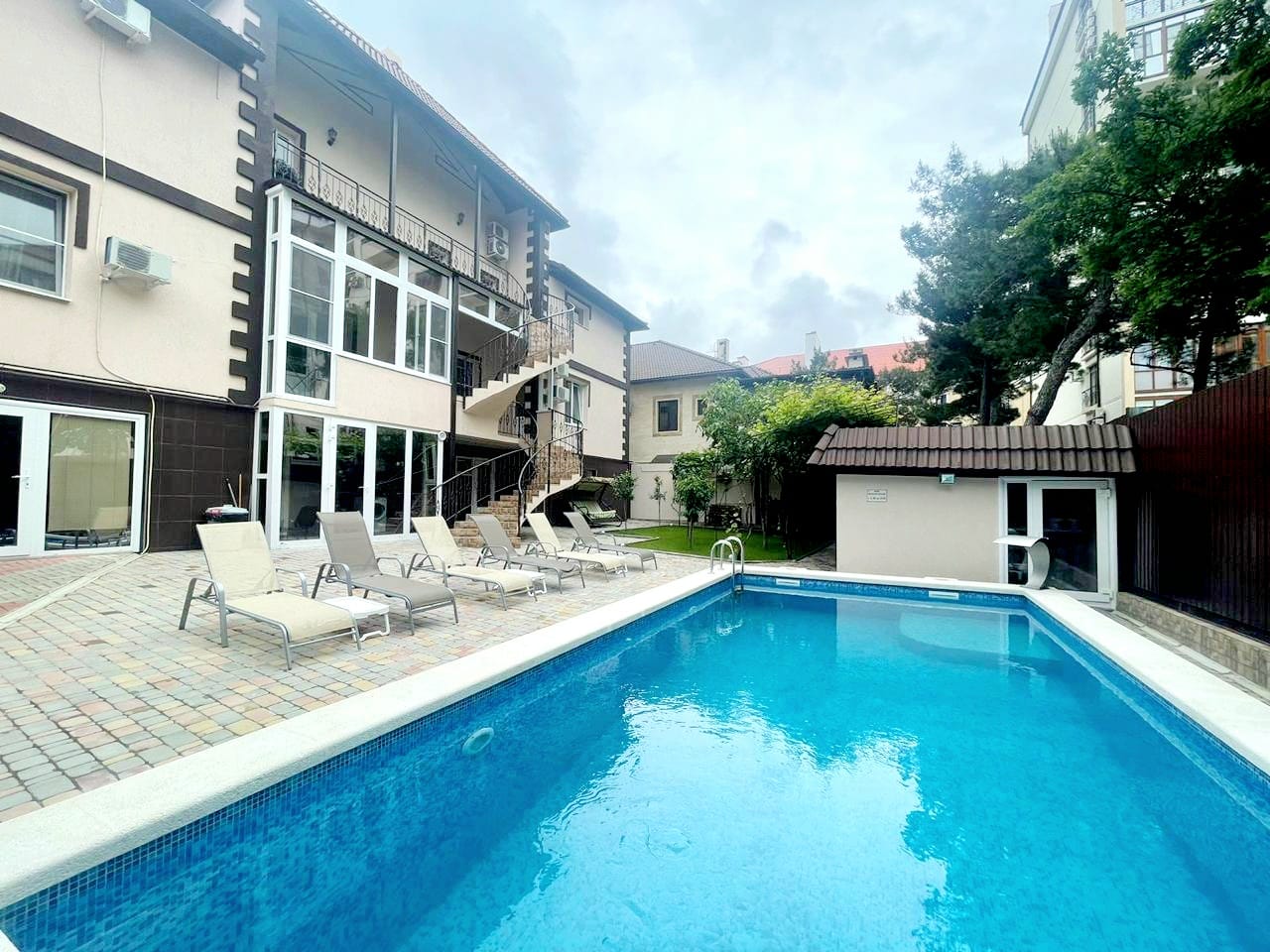 Фото отеля 1